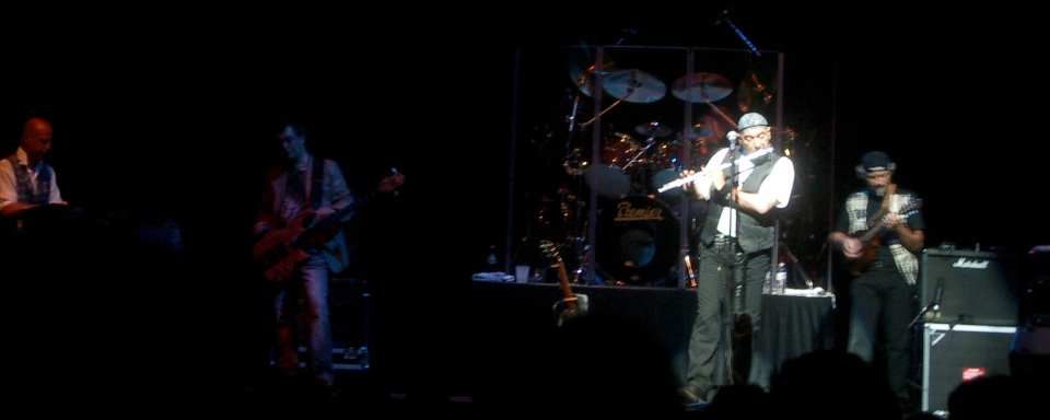 JethroTull2004-11-03OvertureCenterForTheArtsMadisonWI (7).jpg